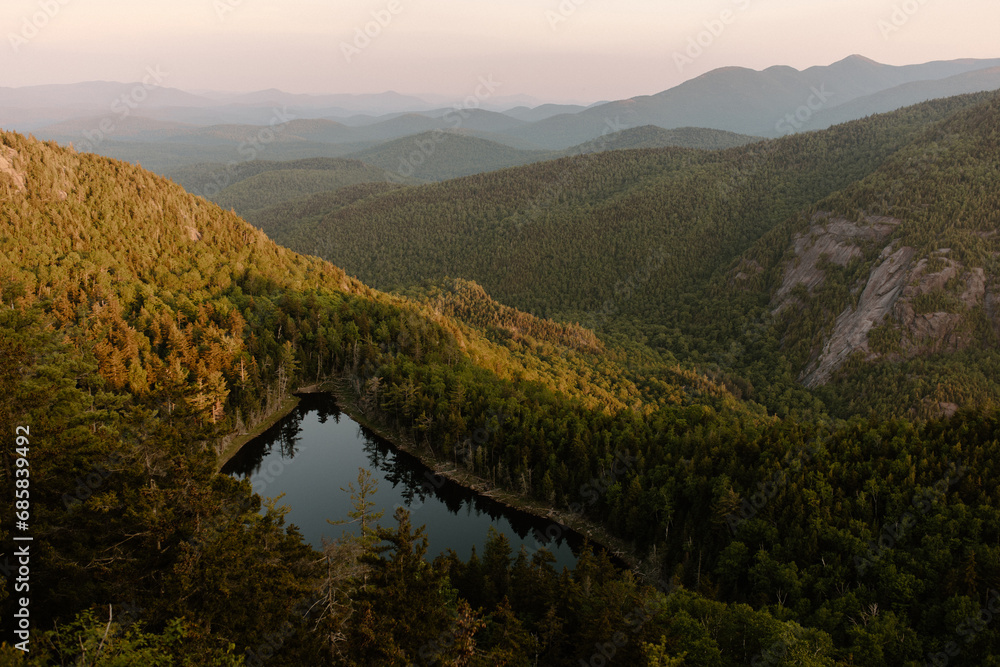 Naklejka premium Sunset over the Adirondack Mountains