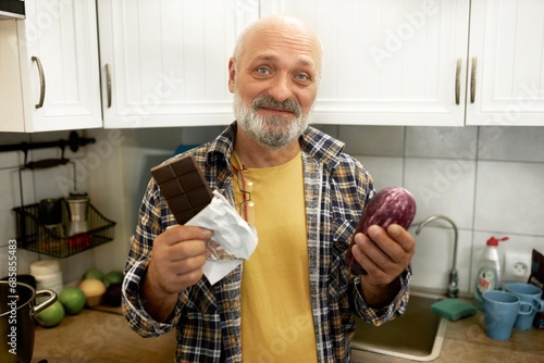 Tableau sur toile Portrait of senior smiling uncertain indecisive handsome man on cholesterol diet