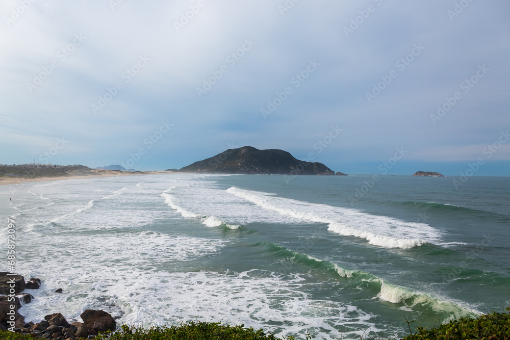ondas fortes na  Praia do Santinho Florianópolis Brasil