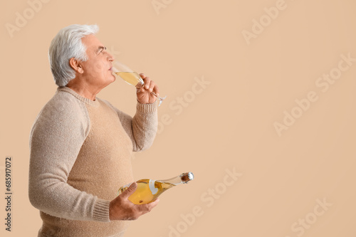 Senior man enjoying champag...