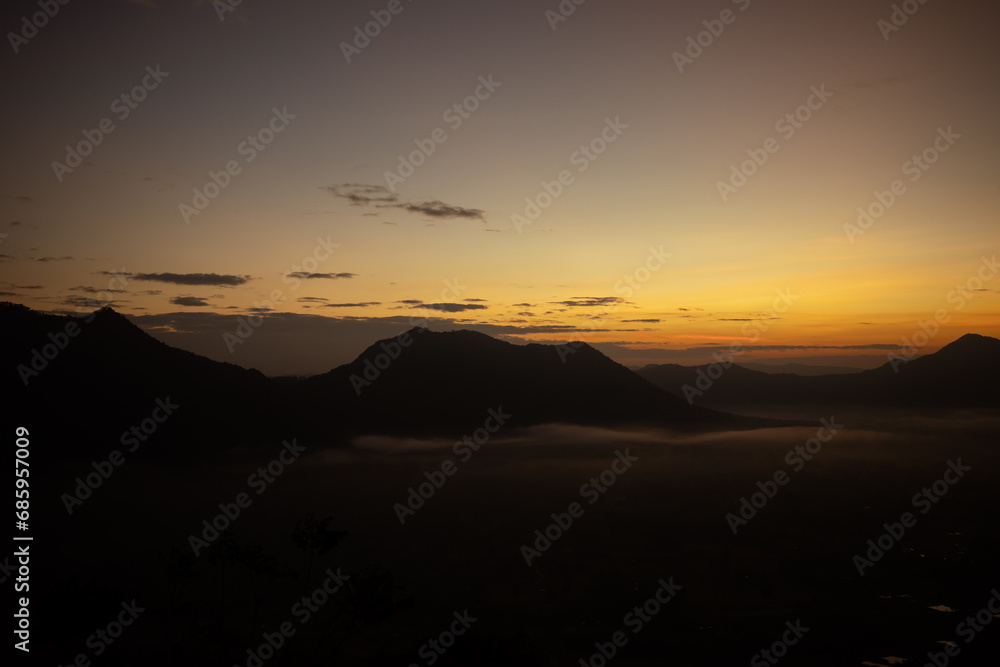 Obraz premium sunset in the mountains