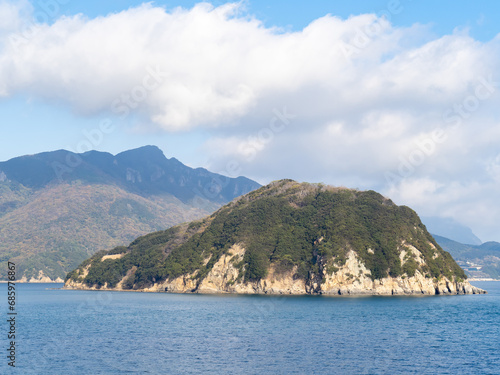 風ノ子島( 香川県小豆郡小豆島町)。瀬戸内海の小豆島近くに浮かぶ無人島。  © midori_stock