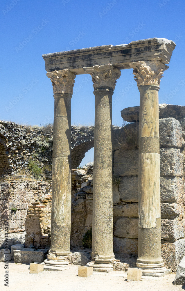 Trzy kolumny korynckie w ruinach Efezu, Turcja