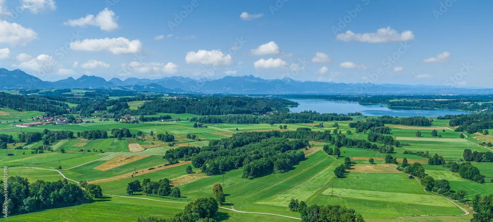 Die Region um Bad Endorf im Chiemgau in Oberbayern im Luftbild, Ausblick zum Simssee und zum Alpenrand