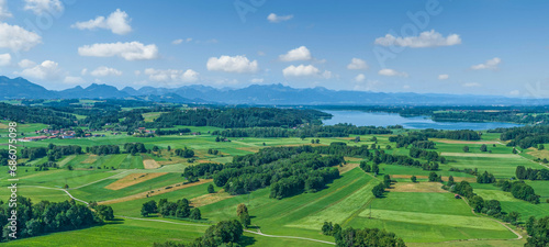 Die Region um Bad Endorf im Chiemgau in Oberbayern im Luftbild, Ausblick zum Simssee und zum Alpenrand