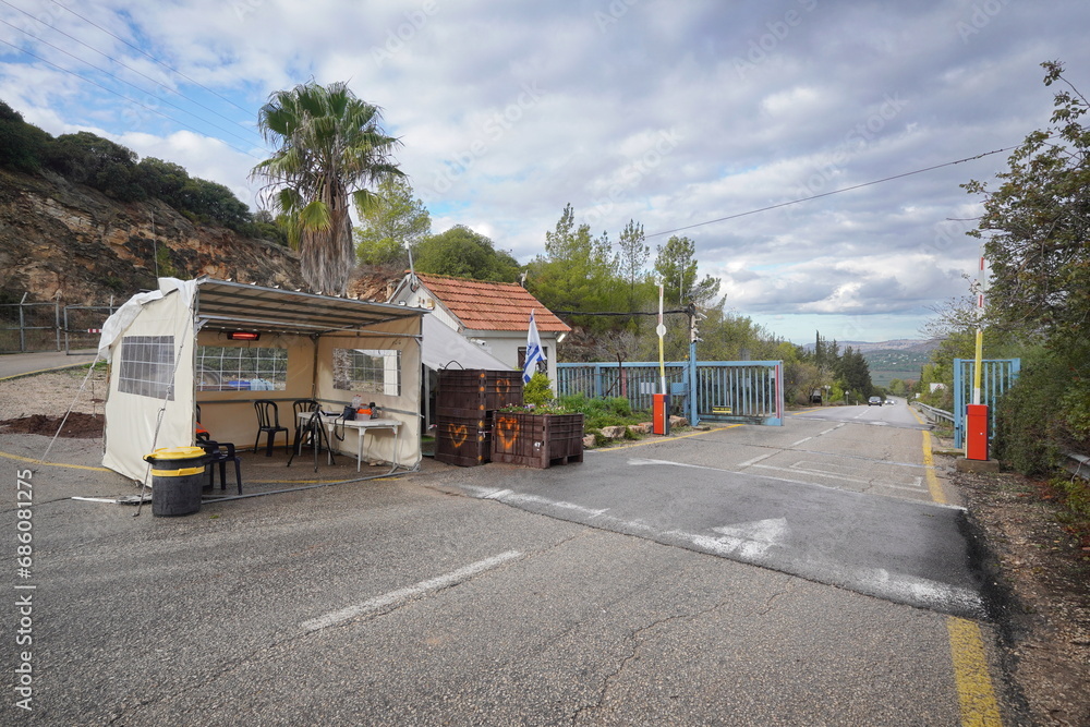 Obraz premium fortified gate at entrance to Jewish settlement in the Galilee during war times