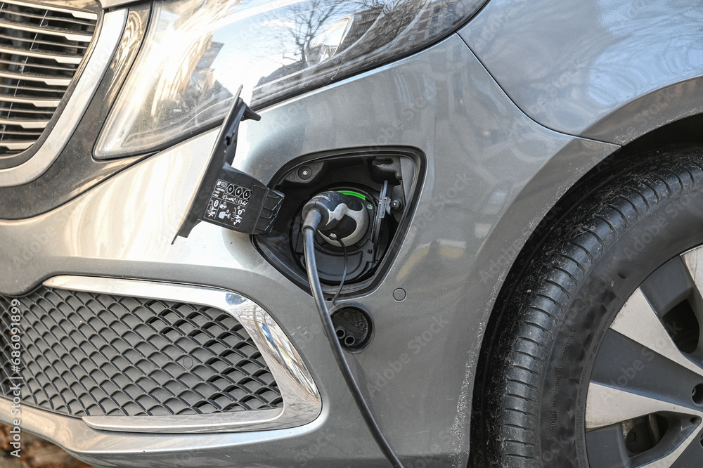 auto voiture electrique recharge environnement station