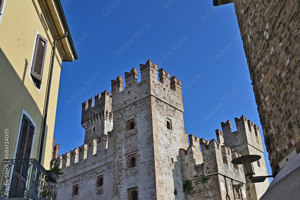 Sirmione, il vecchio borgo ed il castello - Brescia, Lombardia