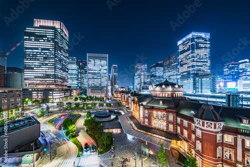 ライトアップされた東京駅の都市夜景【東京都・千代田区】　
Illuminated night view of Tokyo Station - Tokyo, Japan photo