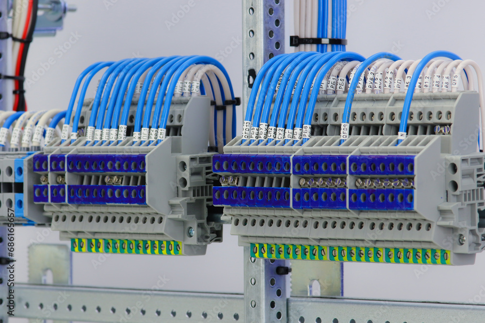  Screw electrical pass-through terminals for connecting electrical copper wires in a switchboard.