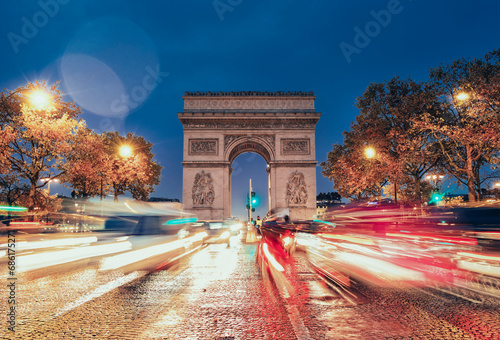 Arc de Triumph at night, Paris © espiegle