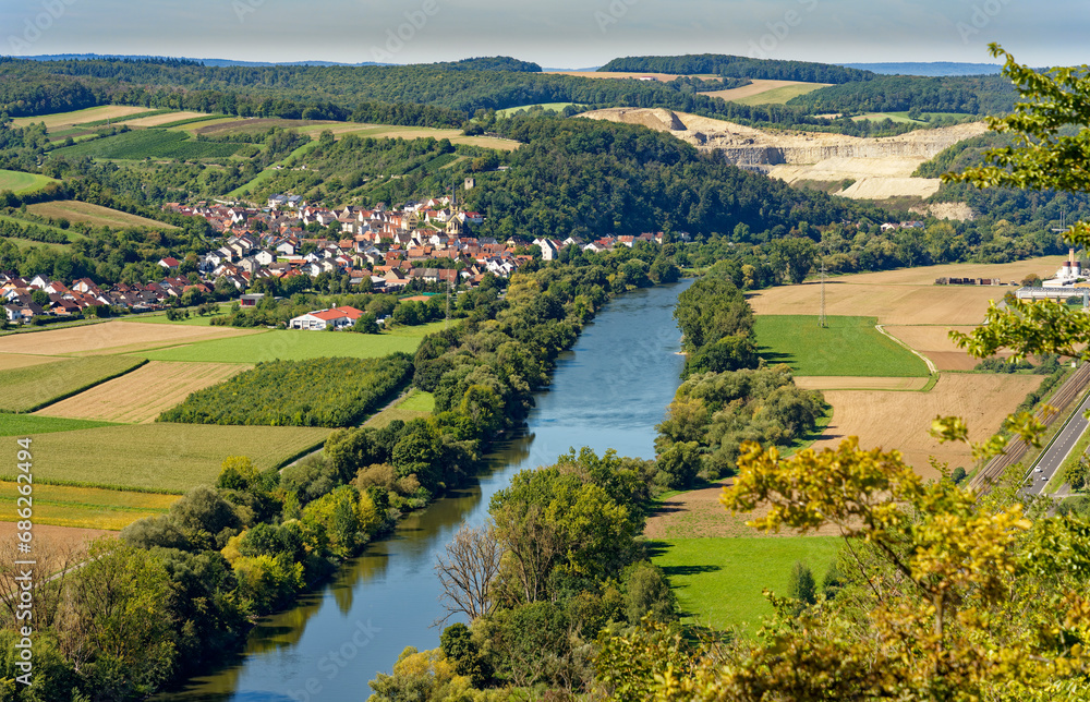  Landschaft und Weinberge zwischen Himmelstadt am Main und Stetten mit Blick in das Maintal, Landkreis Main-Spessart, Unterfranken, Bayern, Deutschland