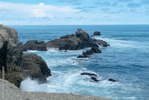 Εκτύπωση καμβά powerful currents create dangerous swirling water near the sharp rocks along the