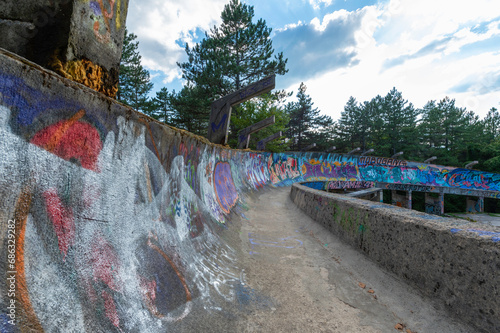  Sarajewo opuszczony olimpijski tor bobslejowy na górze Trebević
