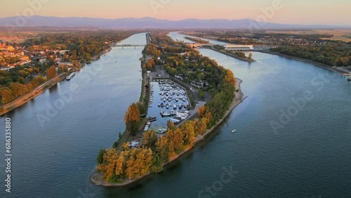 Le Rhin et le Canal du Rhin, écluse de Vogelgrun photo