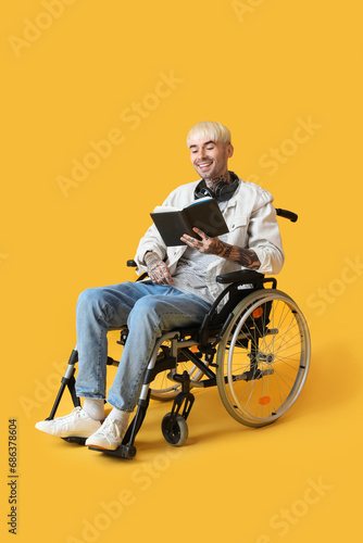 Young tattooed man in wheel...
