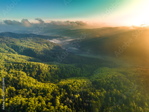 Fototapeta Naklejka Na Ścianę i Meble -  Nad Leluchowem wiosną o poranku. Piękne krajobrazy.