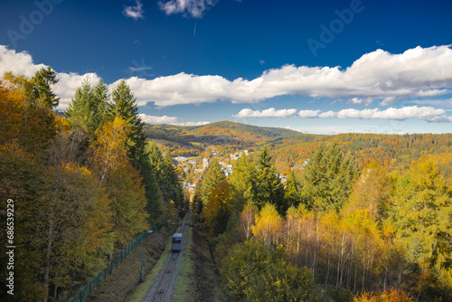 Na Górze Parkowej w Krynicy-Zdroju jesienią. Kolorowe krajobrazy jesienne. © rogozinski