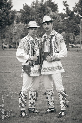 Obraz na płótnie folk dancers in traditional folk costumes from Oltenia w salonie