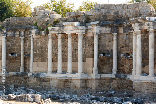 Obraz na płótnie the ruins of the ancient Greek city of Side, Turkey w salonie