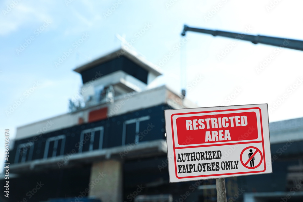 Obraz premium Sign with text Restricted Area Authorized Employees Only near unfinished building outdoors