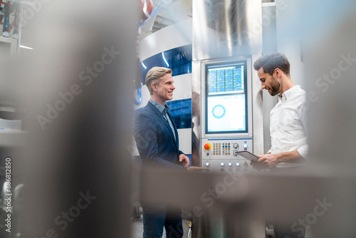 Obraz na płótnie Two businessmen talking in a modern factory w salonie