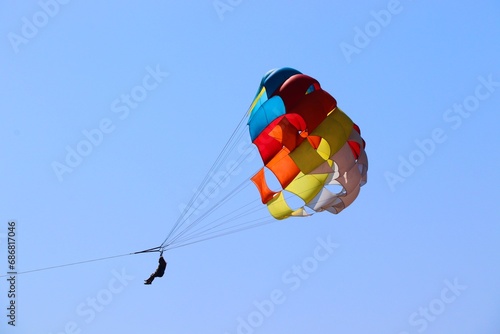 buter Fallschirm beim Parasailing photo