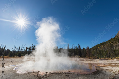 USA, Yellowstone National Park, Black Sand Basin, steaming Emerald Pool