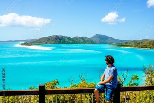 Fotografie, Obraz Australia, Queensland, Whitsunday Island, man looking at Whitehaven Beach