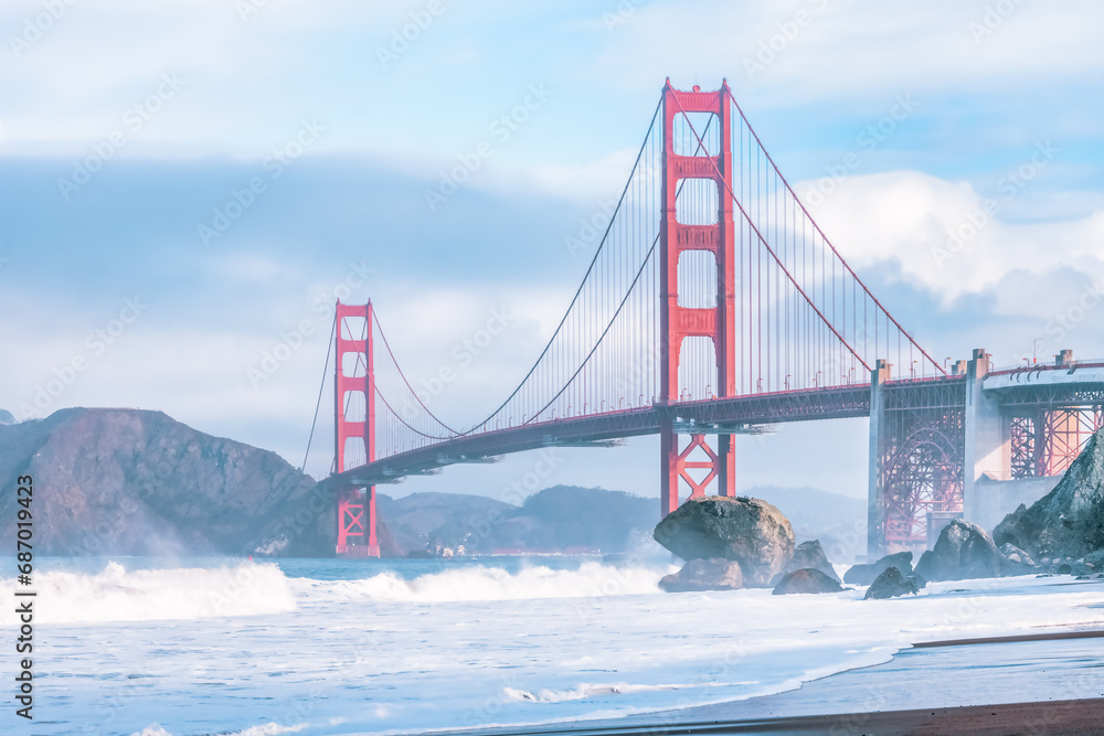 Fototapeta premium Beautiful view of the Golden Gate Bridge in San Francisco, pastel colors. Concept, travel, world attractions