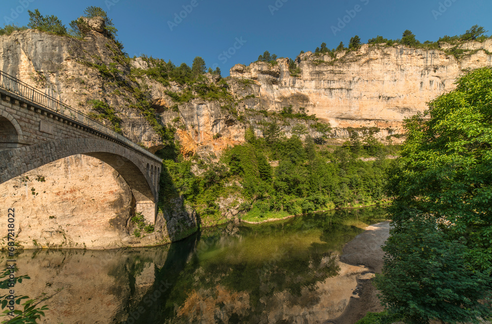 Pont sur le Tarn à Saint-Chély-du-Tarn, Lozère, France