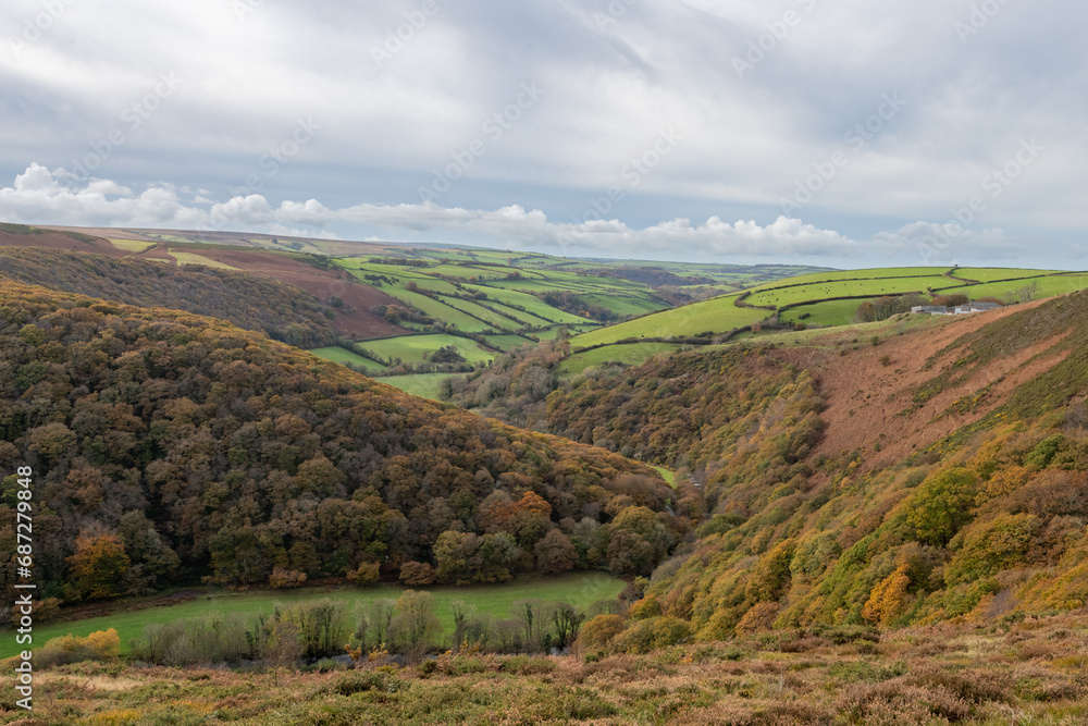 Obraz premium Landscape photo of the autumn colours in the Doone valley in Exmoor National Park