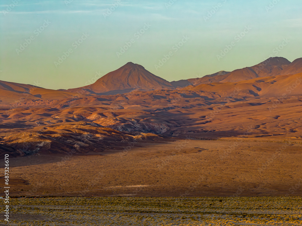 Obraz premium Vista aérea do por do sol e final da tarde em San Pedro de Atacama, Chile. 