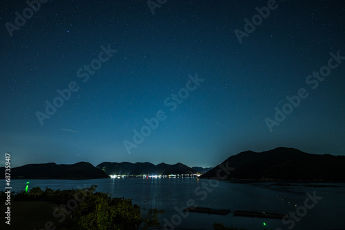 日本の岡山県備前市の頭島の美しい星空 © 仁 藤原