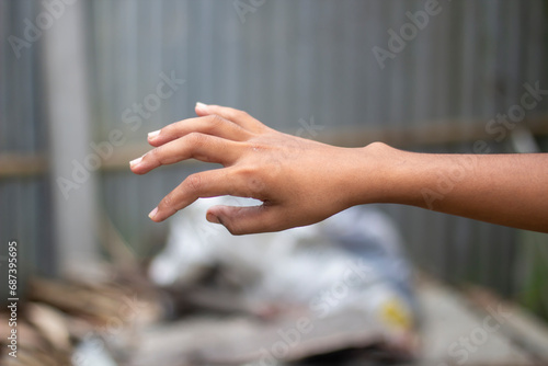 A man's show his five finger and blur background