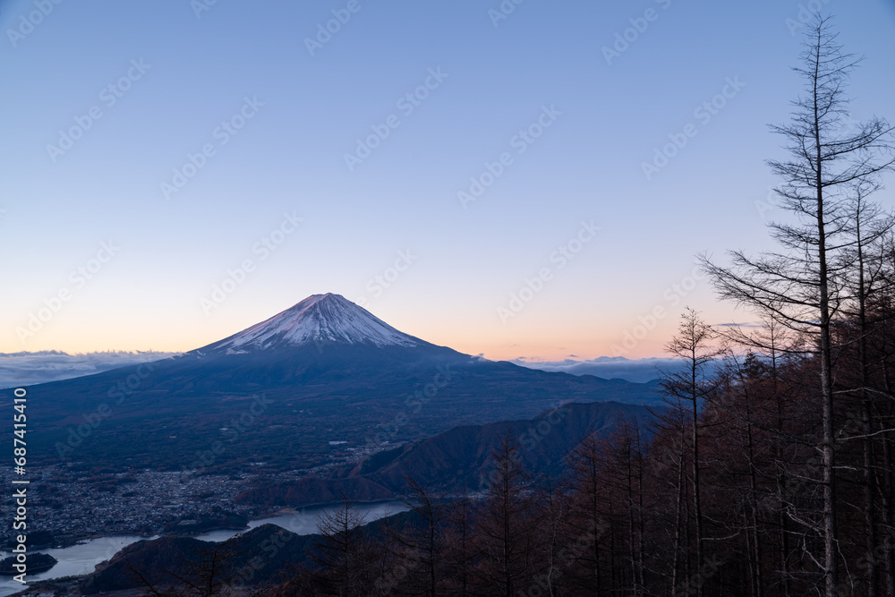 朝を迎える富士山　新道峠