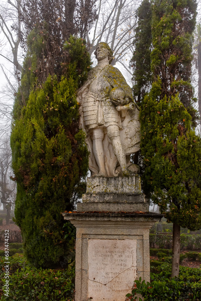 Monumento al rey visigodo Wamba en el parque de la Vega en Toledo, España