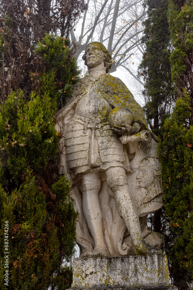 Monumento al rey visigodo Wamba en el parque de la Vega en Toledo, España