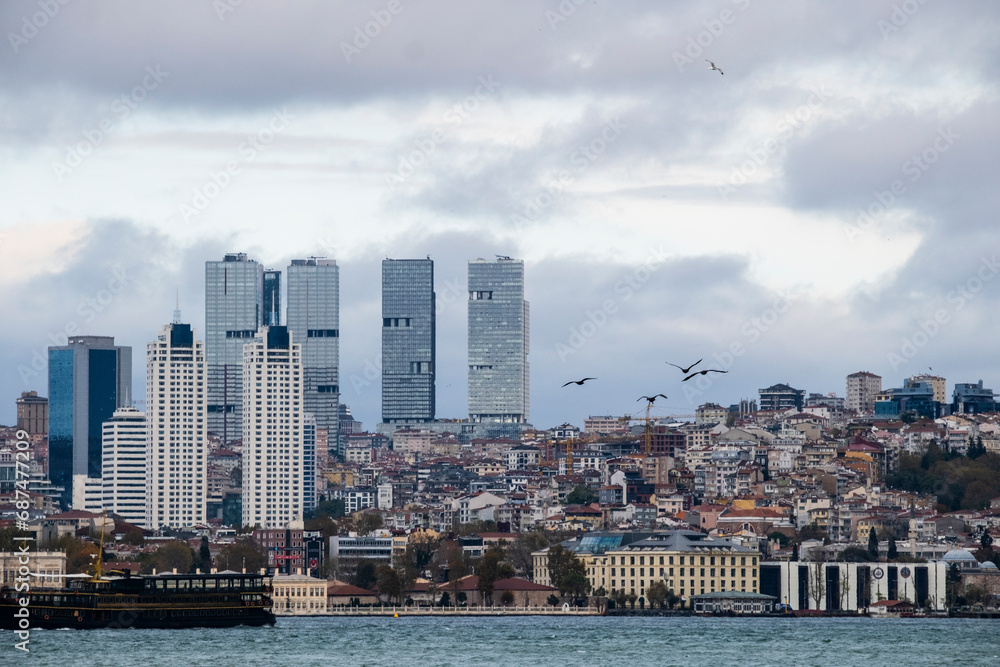 Fototapeta premium Vistas a la ciudad de Estambul, parte moderna con rascacielos, Turquía
