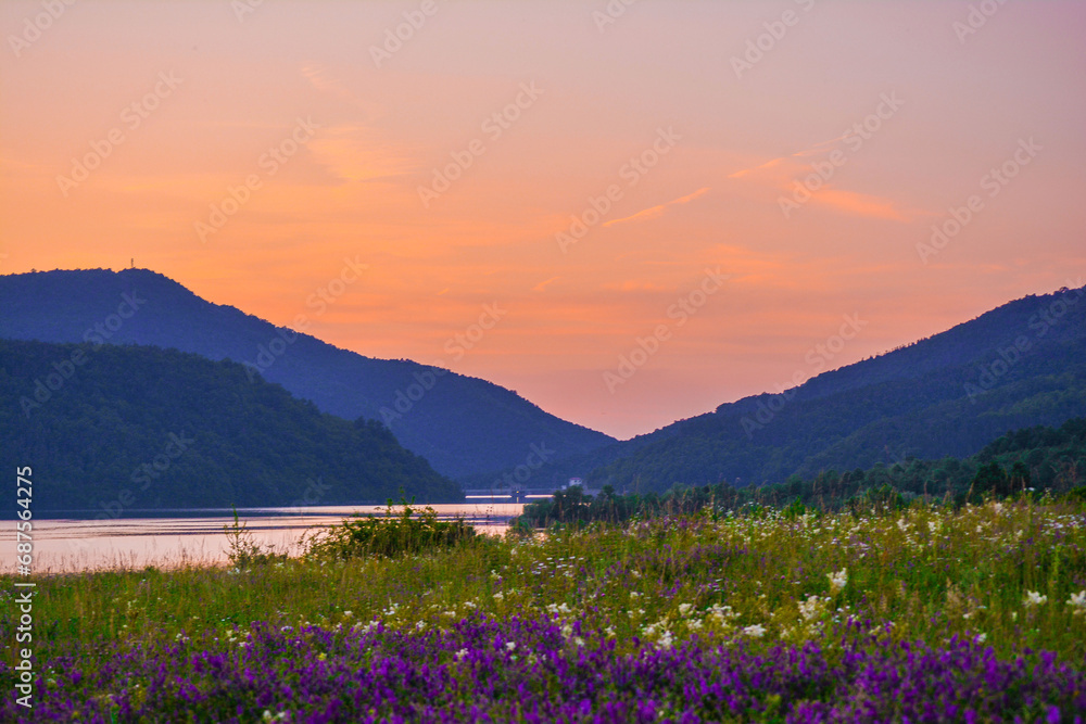 Obraz premium sunset in the mountains