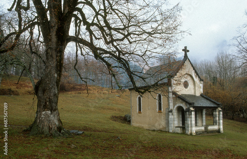 Fototapeta Naklejka Na Ścianę i Meble -  Chapelle de Houndas, Plateau du Bénou, Vallée d'Ossau, Col de Marie Blanque, 64, Pyrénées Atlantiques, France