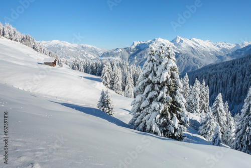 Winter mit viel Neuschnee im Zillertal in Tirol