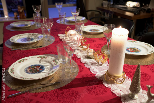 christmas dinner table setting