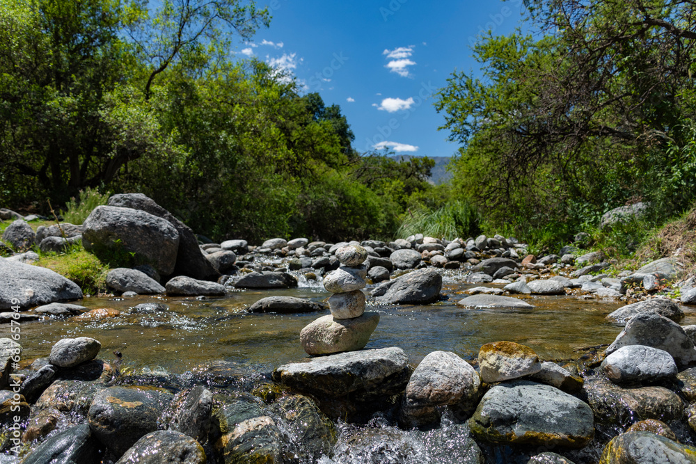 Arroyo con montañas de fondo, San Javier, Cordoba, Argentina