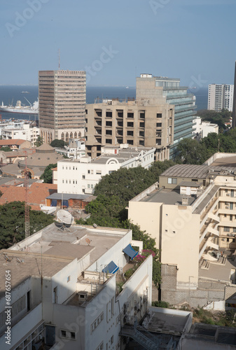 vue panoramique du centre ville de Dakar et son port au Sénégal en Afrique occidentale.