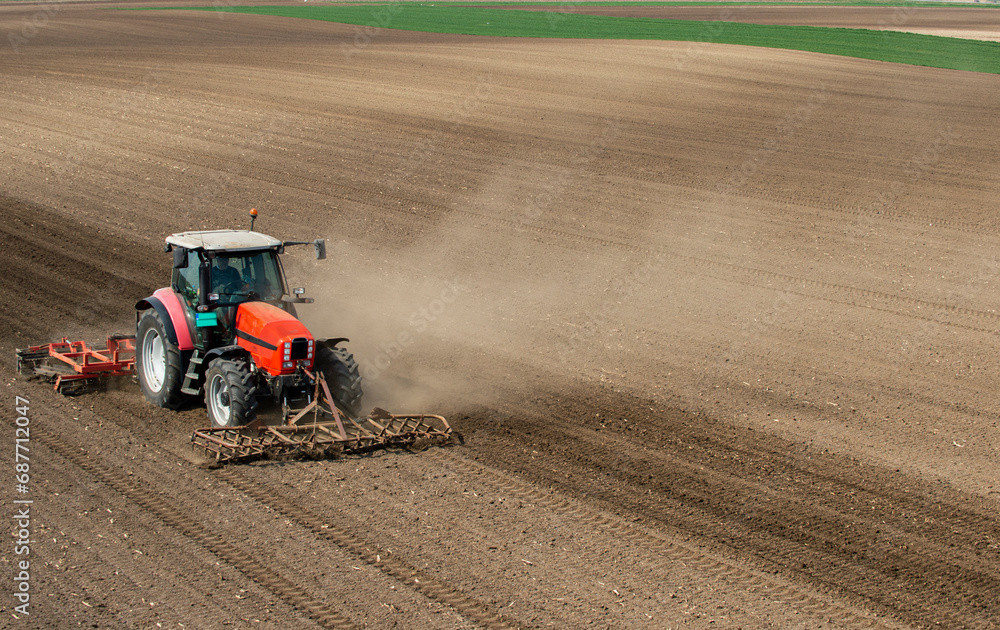 Obraz premium Tractor working in the field
