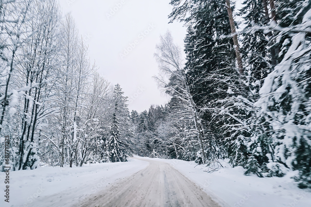 Obraz premium View of snowy country road.