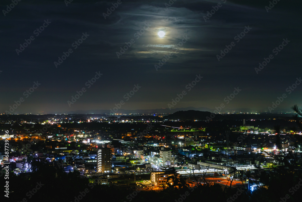 栃木県鹿沼市の夜景と満月