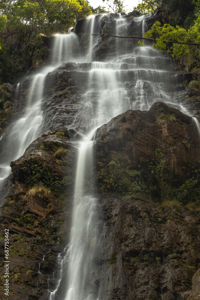 Obraz premium cachoeira na cidade de Rio Acima, Estado de Minas Gerais, Brasil
