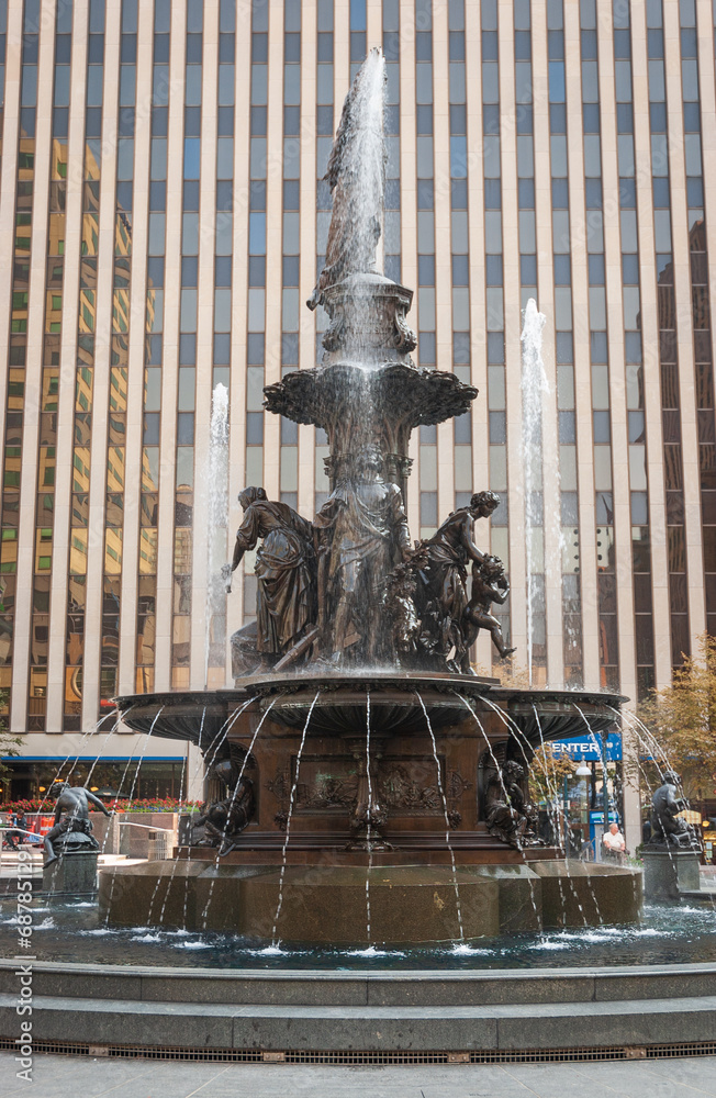 Fototapeta premium Fountain Square, Town square in Cincinnati, Ohio